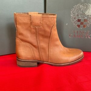 NIB Ladies Vince Camuto RUTY Oregon Rust  Leather Ankle Boots 6 1/2